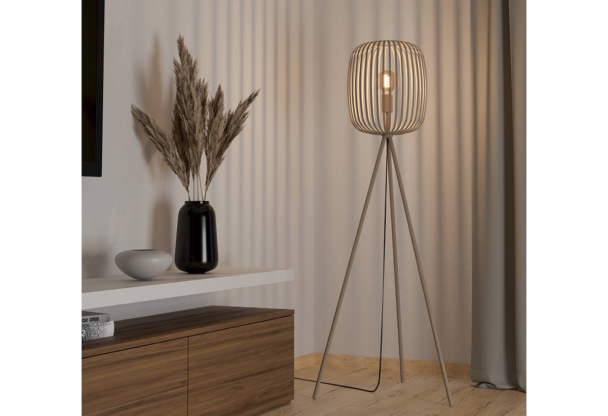 Εμφανίζεται το φωτιστικό τοποθετημένο σε ένα σαλόνι.